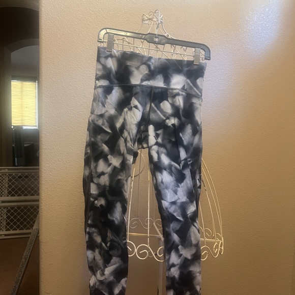 Lululemon Soeed Up Crop Legging - Picture 2 of 3